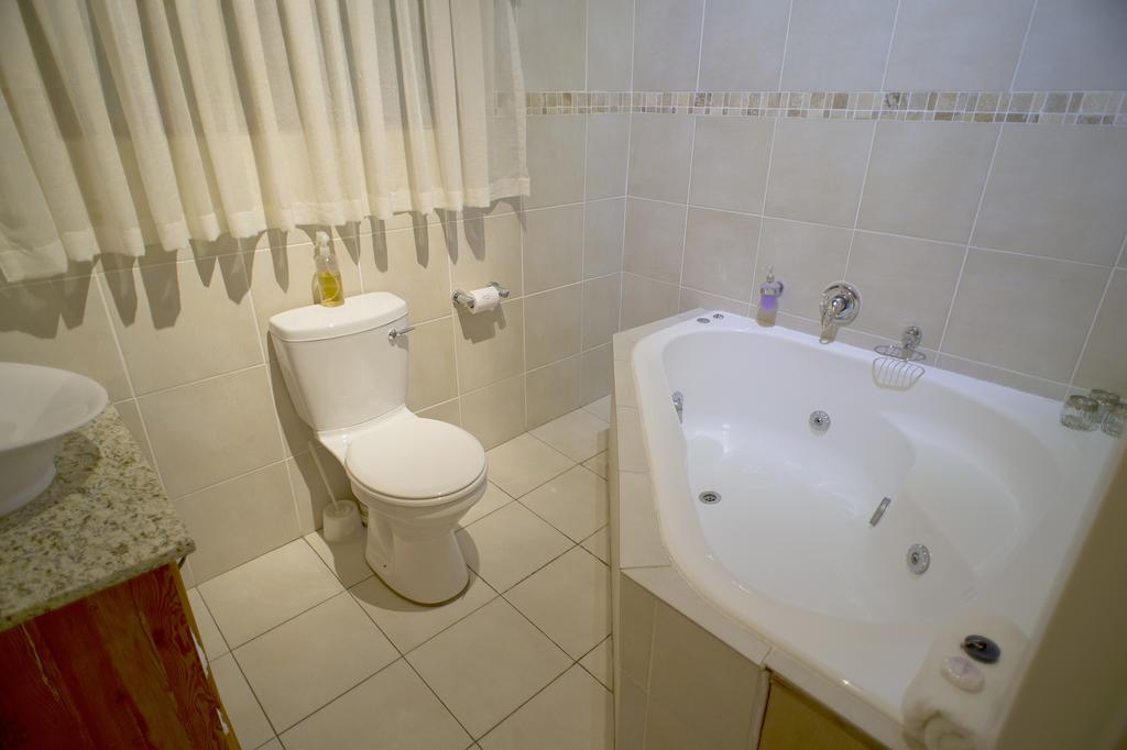 The Willows Guesthouse Блумфонтейн Номер фото