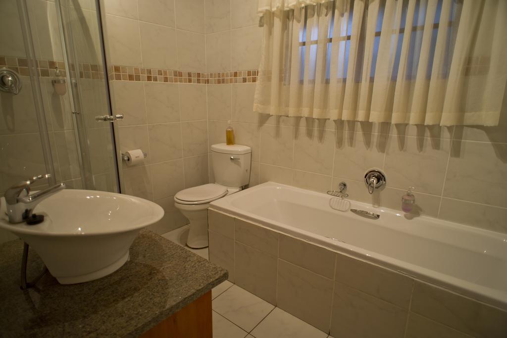 The Willows Guesthouse Блумфонтейн Номер фото